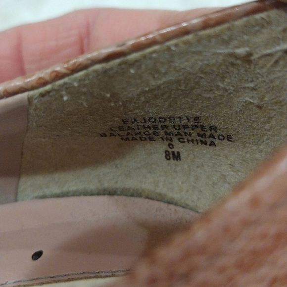 Enzo Angiolini. Blush Pump with EA Flexo Soles. Size 8M. Textured Leather Upper. - Picture 5 of 6